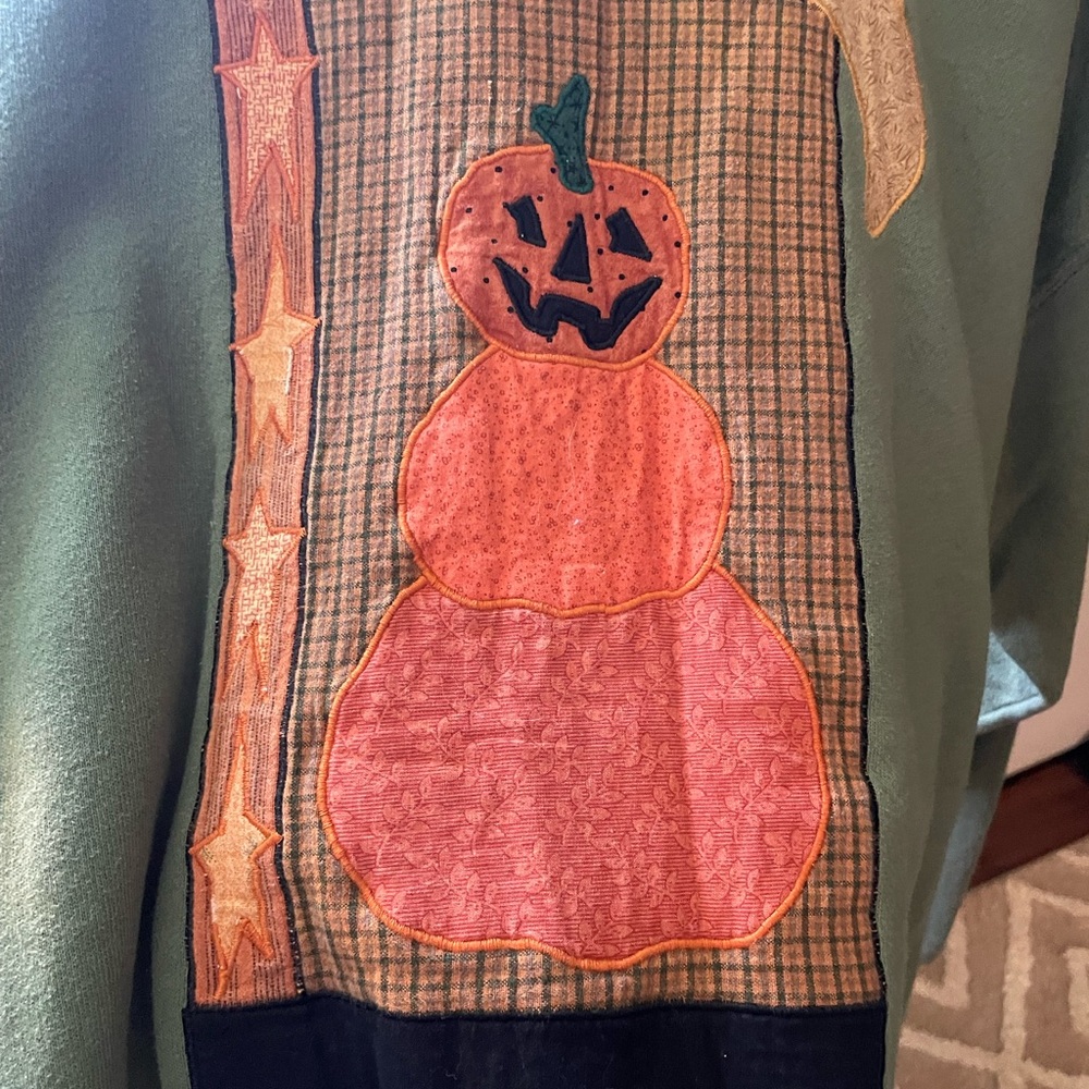 VINTAGE fall sweater, crew neck, stitched picture on front, heavyweight